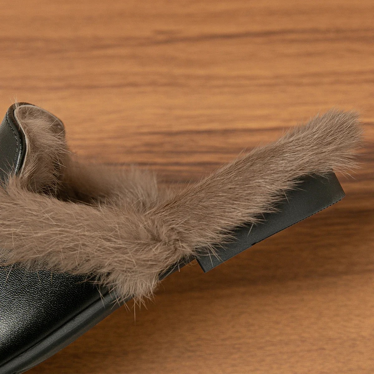 Yara - Fluffy Loafers